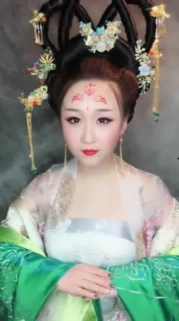 成人古装妆容造型视频,揭秘成人古装妆容造型的魅力与技巧