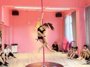 舞蹈室跳舞视频成人片段,成人舞蹈室的动感瞬间